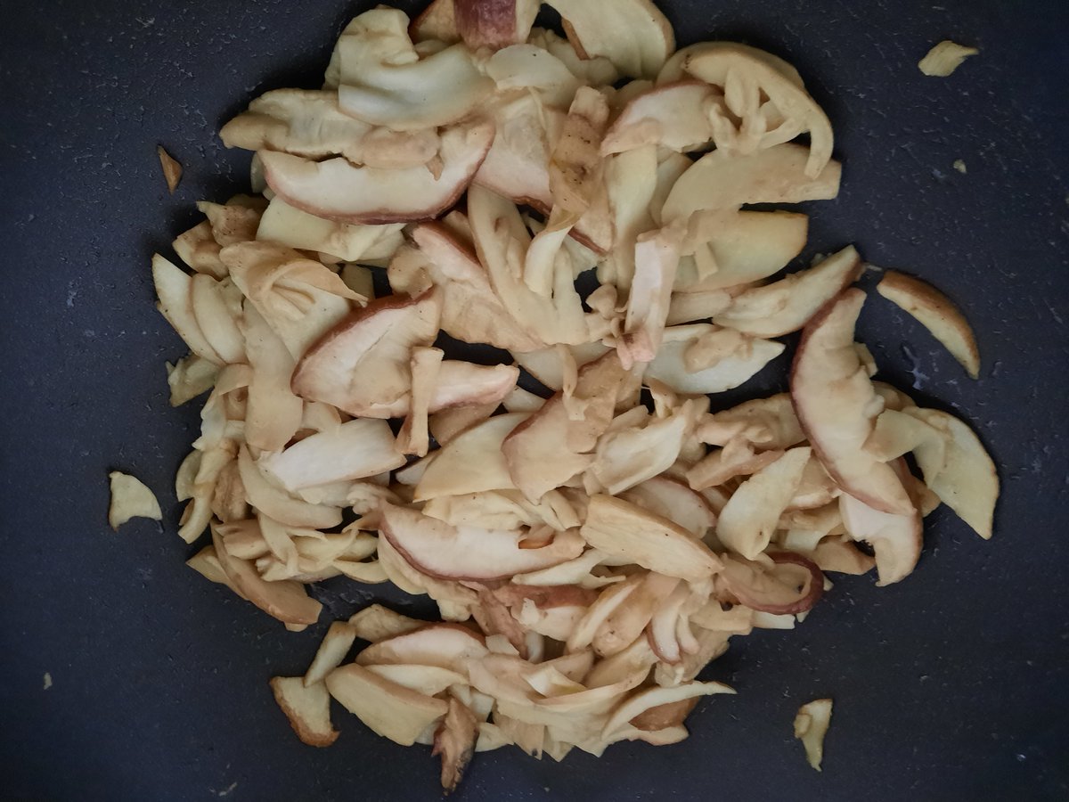 ToMonte_Italia's tweet photo. ポルチーニのパスタに茹で栗を混ぜてみたら、栗の味にポルチーニが負けてしまいました😅チャレンジャーの失敗 https://t.co/9AcLfwj8NR