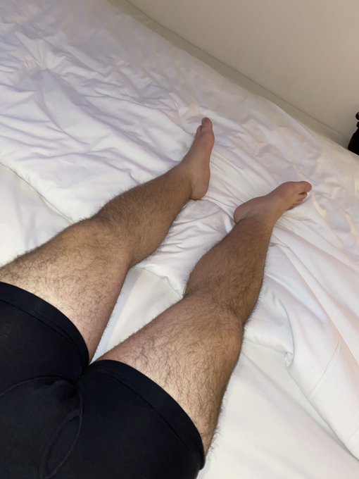 Relaxing. #malefoot #footfetısh #hairylegs https://t.co/NxTlpHH4fc<a href="/tag/malefoot"class="tags">#malefoot</a><a href="/tag/footfet%C4%B1sh"class="tags">#footfetısh</a><a href="/tag/hairylegs"class="tags">#hairylegs</a>