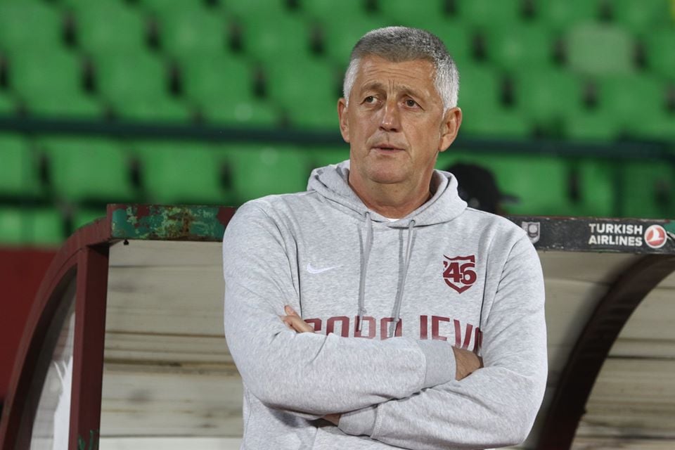 igrajlopte's tweet photo. Povratak na klupu @FK_Sarajevo? 👀🔴 #HusrefMusemic #PLBIH https://t.co/QreMMC7RfQ