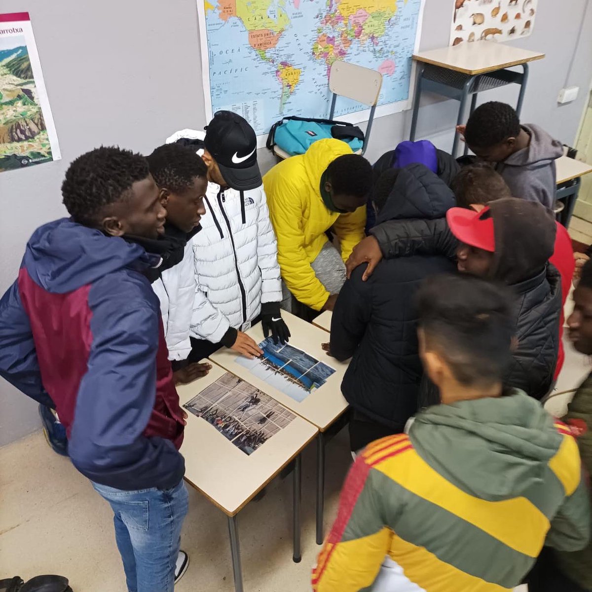 EpiaOlot's tweet image. "UNA REALITAT REFUGIADA" Xerrada per aprendre, compartir i participar. Els nostres alumnes del PFI d'Auxiliar d'activitats forestals han pogut gaudir-la #PFIOLOT #FPOLOT