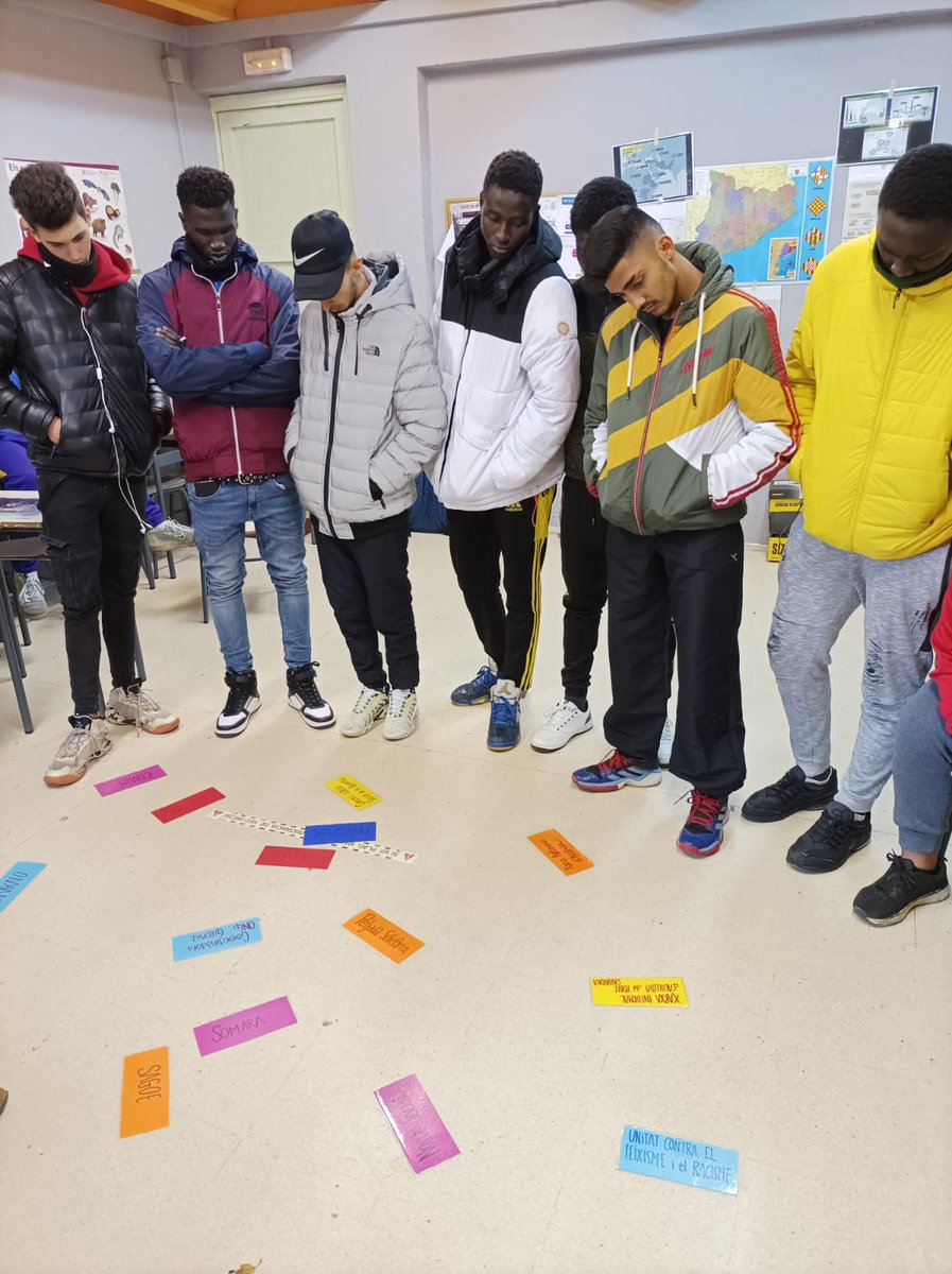 EpiaOlot's tweet image. "UNA REALITAT REFUGIADA" Xerrada per aprendre, compartir i participar. Els nostres alumnes del PFI d'Auxiliar d'activitats forestals han pogut gaudir-la #PFIOLOT #FPOLOT