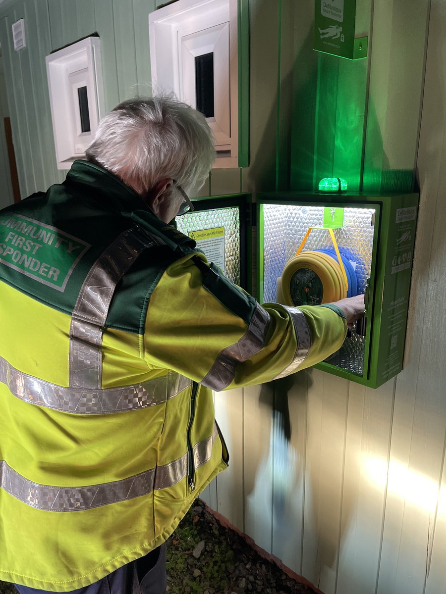 Public Access Defibrillator checks tonight in Leominster and the surrounding areas. This one at Hope Under Dinmore is the best we’ve seen, a highly visible cabinet with a green light on top, well illuminated inside and perfect for fast recognition in an emergency. 

#volunteers