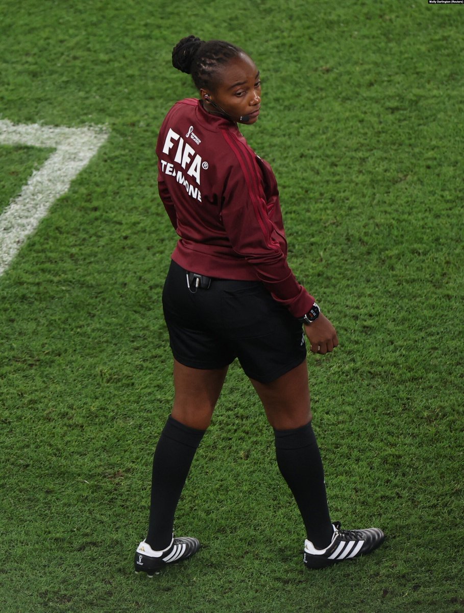 AfricaFactsZone's tweet photo. Rwanda's Salima Mukansanga has become the first African female Referee to officiate a FIFA World Cup game as a Fourth Official.

She has also officiated at the Olympics, AFCON, FIFA Women’s World Cup, Africa Women’s Cup of Nations and CAF Women’s Champions League. https://t.co/6o4kKImhYW