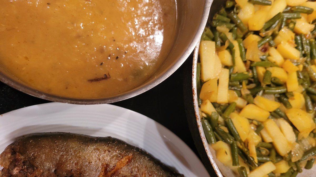 SelinaUllah's tweet photo. Needed some soul food this evening and enjoyed cooking fried pomfret, with daal and a potatoe and bean bhaji to @DavidGray 's iconic #WhiteLadder album. Feeling happy ๐ https://t.co/KVwu4ckOkR