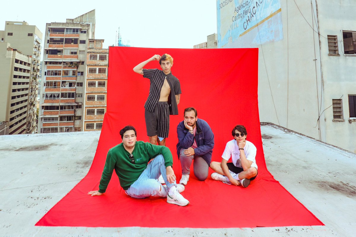 feliz día del músico a nosotros y a toda la gente bella con la que hemos compartido <3