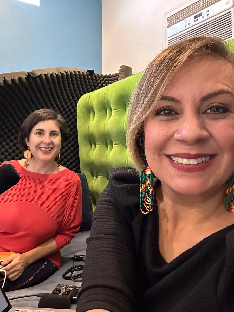 comadresalaire's tweet photo. Acompáñennos en nuestro #takeover en @theiwmf!  Estamos compartiendo nuestras historias y contestando sus preguntas… #comadresalaire #segundatemporada #conacentoycontalento #podcastenespañol https://t.co/OHQZs4tSZJ