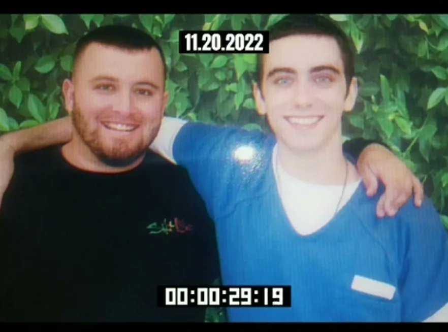 Rose25549335's tweet photo. Cameron's photo in prison!♥
 Despite the difficulties and pains, he kept smiling,He is truly a strong, brave and kind person 🤍🥺
#whoiscameron #cameronherrin #whoiscameronherrin 
#Justice4CameronHerrin 
#Cameron_herrin_is_innocent https://t.co/a4tgzoE432