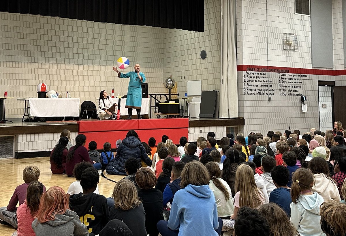 EPEaglesFH's tweet photo. Fun show from the Science Wizard today! https://t.co/ymwKBowX2b