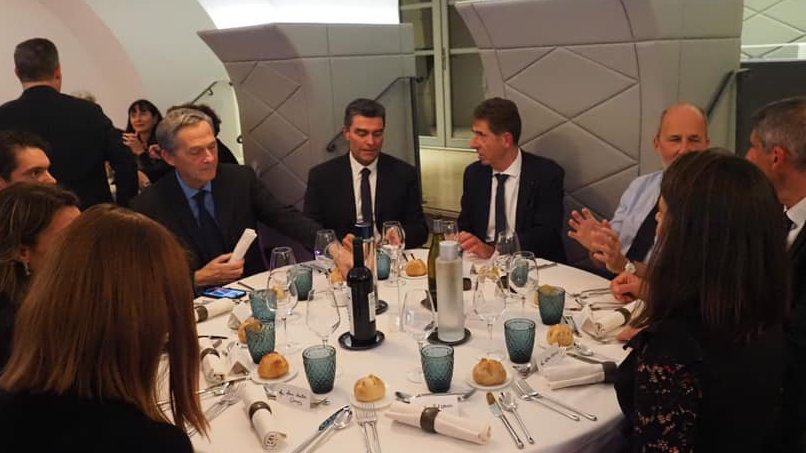 EricPAUGET1's tweet photo. Aux côtés de mon ami @ca_ginesy, Prés. des @AlpesMaritimes et @JP_DAVID06 Prés. de l’#ADM06 pour le traditionnel diner de l'Association des Maires 06. L'occasion durant cette soirée, de rappeler l'engagement très fort de notre département envers les maires de nos communes.
#AMF06 https://t.co/xTDz5yFoNM