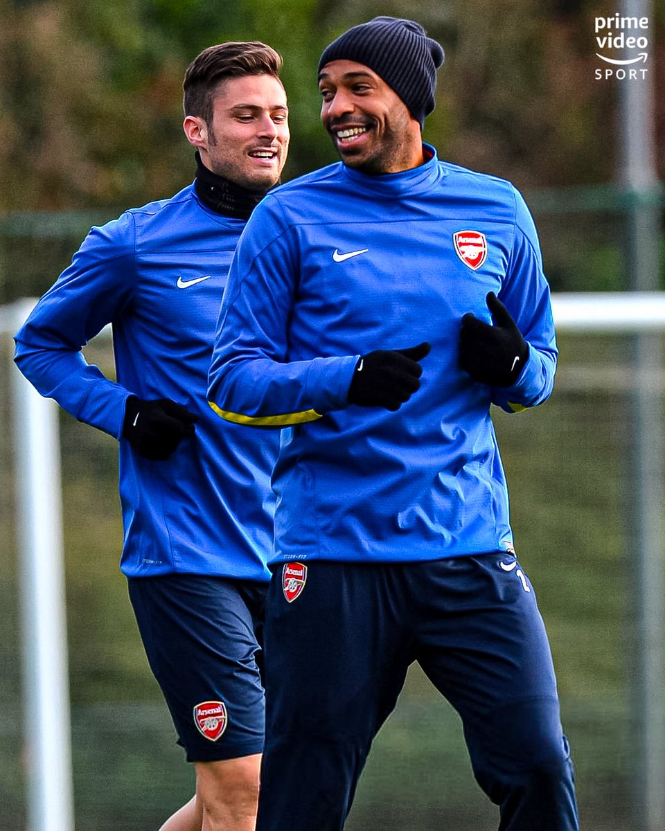 PVSportFR's tweet photo. Apprendre avec les meilleurs 🫶

#FRAAUS #Giroud #Henry https://t.co/lI38NqRx4b