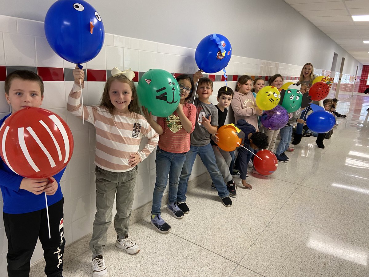 ablaine_cv's tweet photo. Our second graders made balloon floats and put on their very own Thanksgiving float parade! @CVCSDWarriors https://t.co/z0PTrsPnW7