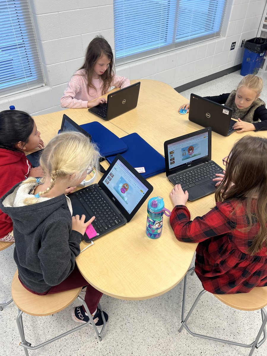 vsimp1216's tweet photo. Yesterday our amazing DIF @clint_rogers21  read “Turkey Trouble” to my classes and then they disguised their own turkeys and wrote stories while reviewing character traits. #imnotaturkey #stemreadaloud @Molly_Capps https://t.co/RLku8erEue