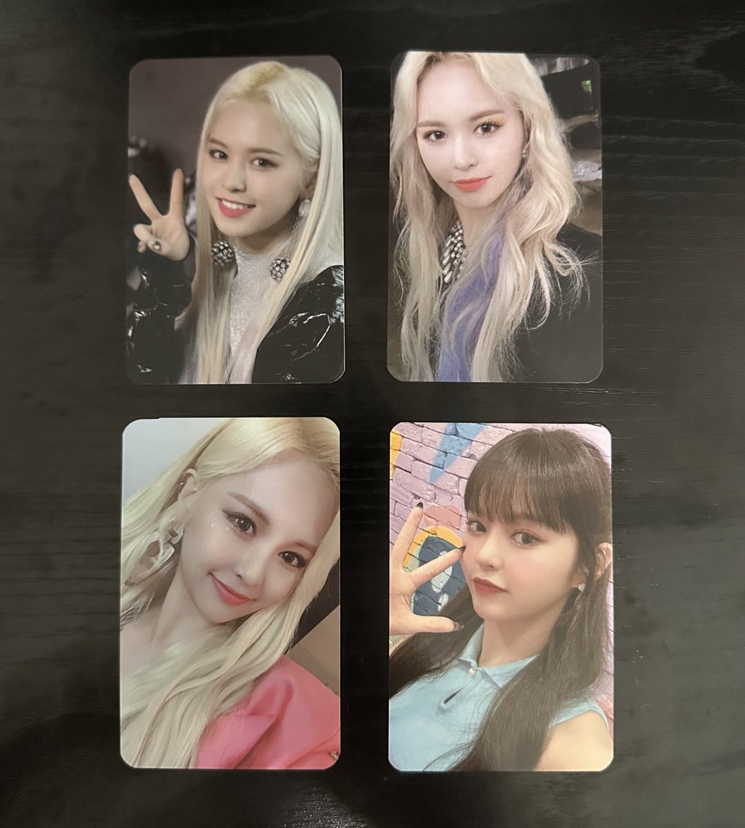 ludawoniric's tweet photo. WTS everglow e:u album photocards
selling for $5 each but price is negotiable
qyop for fanship card
priority if you buy more than one
#everglow #wtseverglow #everglowwts #everglowsale #everglowphotocard #wtskpop #wtsphotocard https://t.co/I3agCDYn29