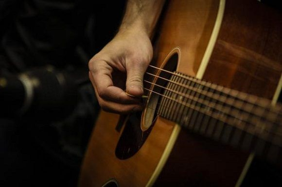 yandiravf's tweet photo. Los trovadores, músicos y artistas cubanos le rendirán tributo al gran trovador cubano Pablo Milanés, fundador y pilar fundamental del Movimiento de la Nueva Trova, fallecido hace unas horas en Madrid, España. https://t.co/7BlX8HZOpb
