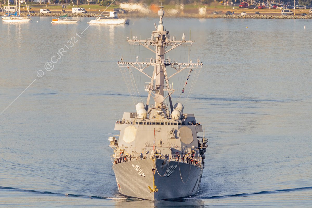 WarshipCam's tweet photo. USS Chafee (DDG 90) Arleigh Burke-class Flight IIA guided missile destroyer coming into San Diego - November 22, 2022 #usschafee #ddg90
SRC: TW-@cjr1321 https://t.co/3FPC9D3rc2