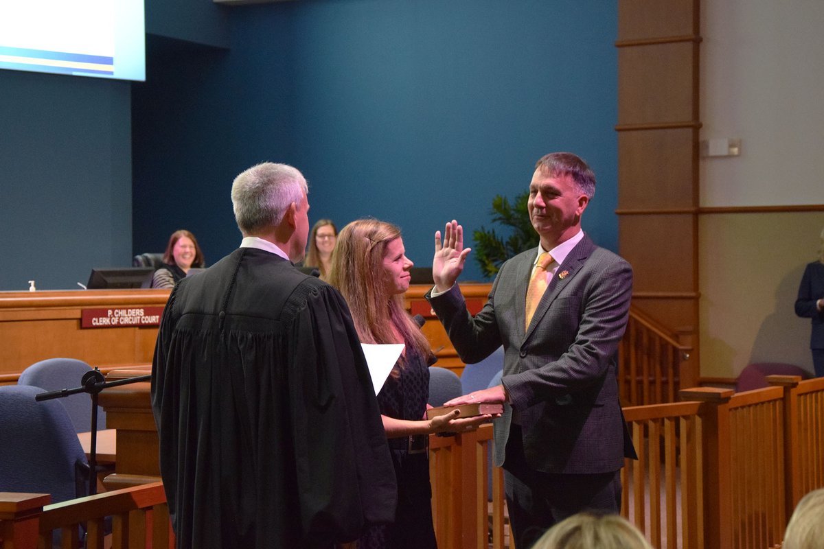 myescambia's tweet photo. ⚖ During today's special BCC meeting, Escambia County installed District 2 Commissioner Mike Kohler and re-installed District 4 Commissioner Robert Bender. The board also reorganized to recognize a new chairman and vice chairman.

👉 Read more: https://t.co/NorI6vnoUm https://t.co/3AYF9tVCF5