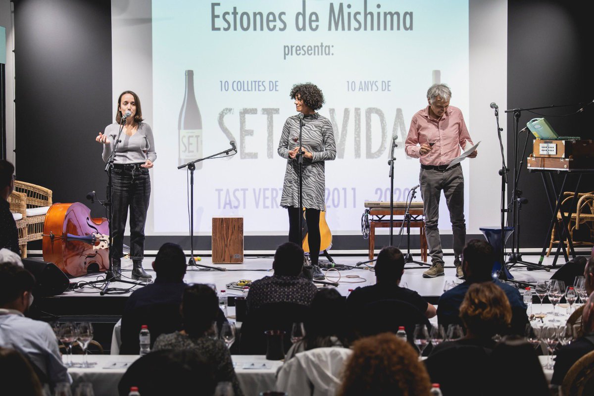 MishimaBCN's tweet photo. Va ser molt bonic maridar totes les anyades amb cançons de la nostra última dècada. Set tota la vida! 🍷

📷 @sirmaymons i @XaviTorrent https://t.co/FebwQYxrHO