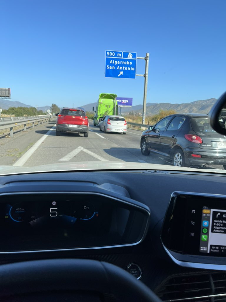 Sigue el taco en #ruta68 en dirección a Santiago #ParoDeCamioneros altura #Casablanca