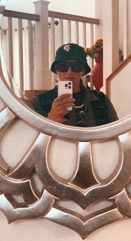 realsaddboyshit's tweet photo. Can you tell I’m in love w my new glasses 😂😭 I guarantee you can’t name what brand they are https://t.co/MaJNCowfos