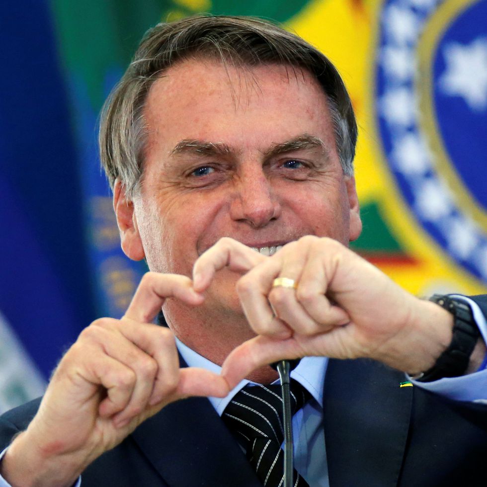 Andrisa01's tweet photo. "Juntos somos um só... Um só corpo, uma só voz, um só coração batendo muito forte ❤️💓❤️💓 e gritando ao mundo 📣📢
#BolsonaroReeleito
#Bolsonaro51% https://t.co/NL9NKSGqJo
