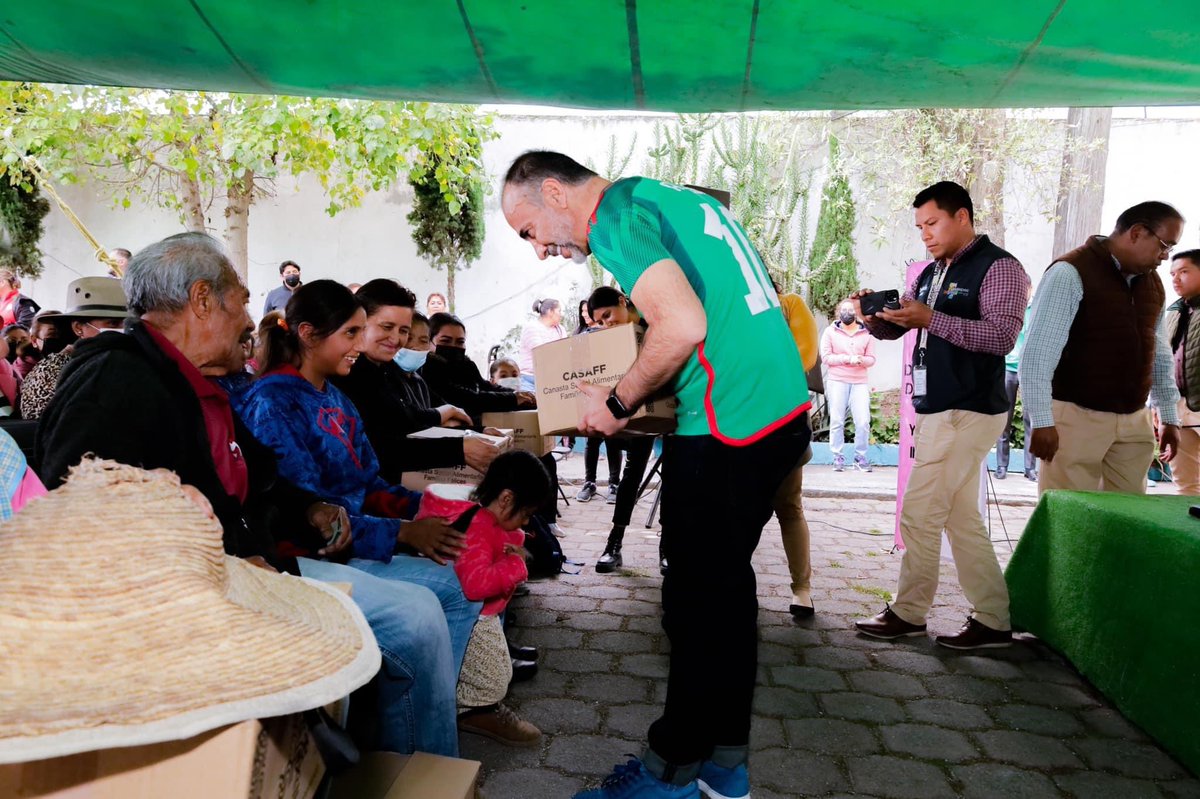 FerFlores_Emp's tweet photo. Cada vez son más los beneficiados con la Canasta Social Alimentaria “Familias Felices” (CASAFF)

Vecinos de San Gaspar Tlahuelilpan no les estoy fallando 🤜🏼🤛🏼 https://t.co/wQpGX0RVJv
