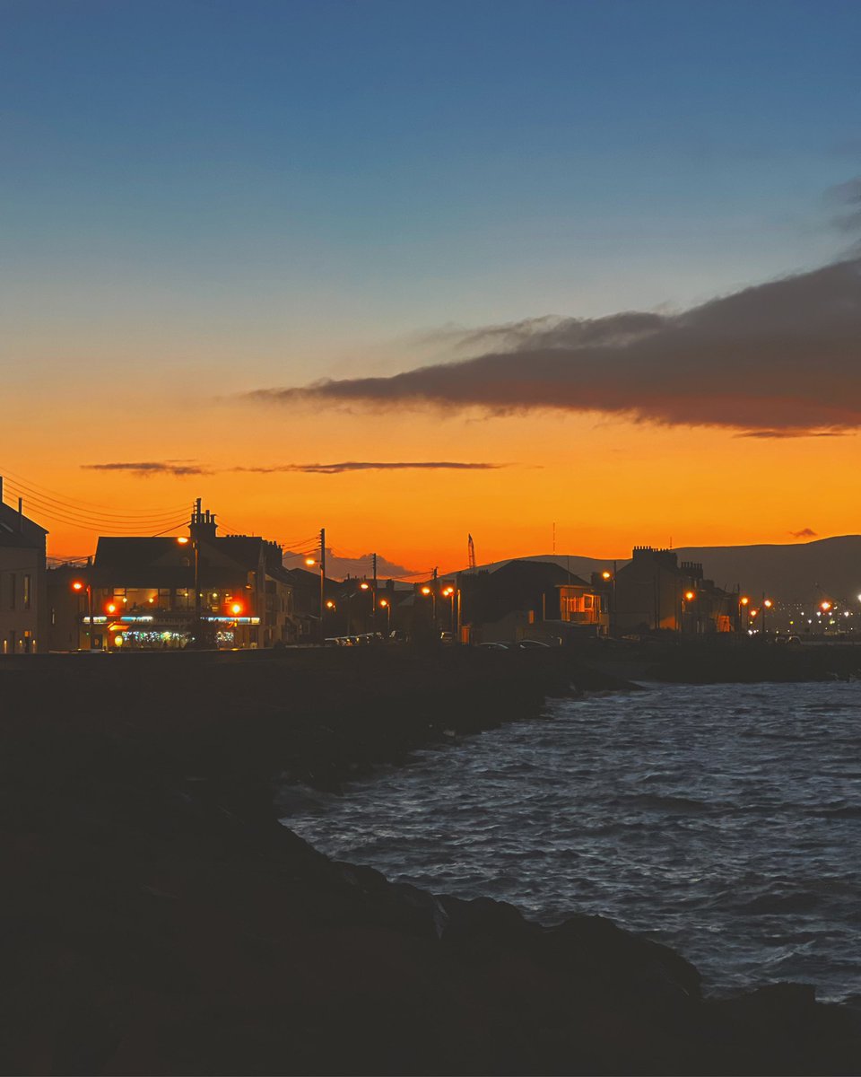Brisk, windy coastal dander… warming whiskey in sight 🥃🚶🏻‍♂️🌊

📍#DirtyDuck #Holywood