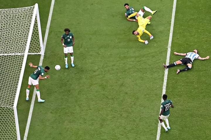 justomar0__0's tweet photo. لوحة من عصر النهضة ❤️✨
 
#FIFAWorldCup 
#Qatar2022 
#KSA 
#KSAARG https://t.co/4Vi9WcII6t