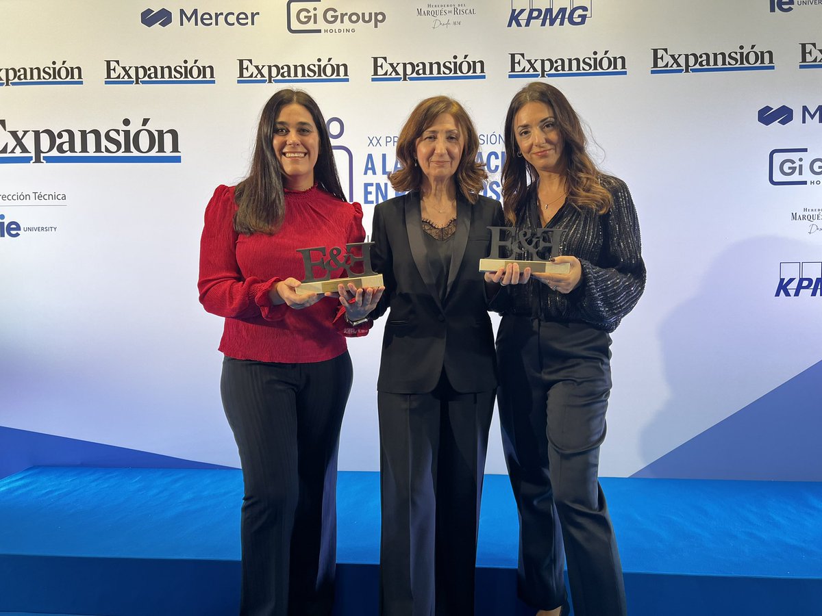 Super contentas por ser la única compañía con dos galardones en los XX Premios <a href="/expansioncom/">expansioncom</a> a la #Innovación en #RecursosHumanos ¡Orgullo de Equipo! 🙌💪🥳 <a href="/BarrajonLopez/">sonia barrajon lopez</a> <a href="/CarmenPinoC/">Carmen Pino</a> <a href="/CarmenPolo14/">Carmen Polo</a>