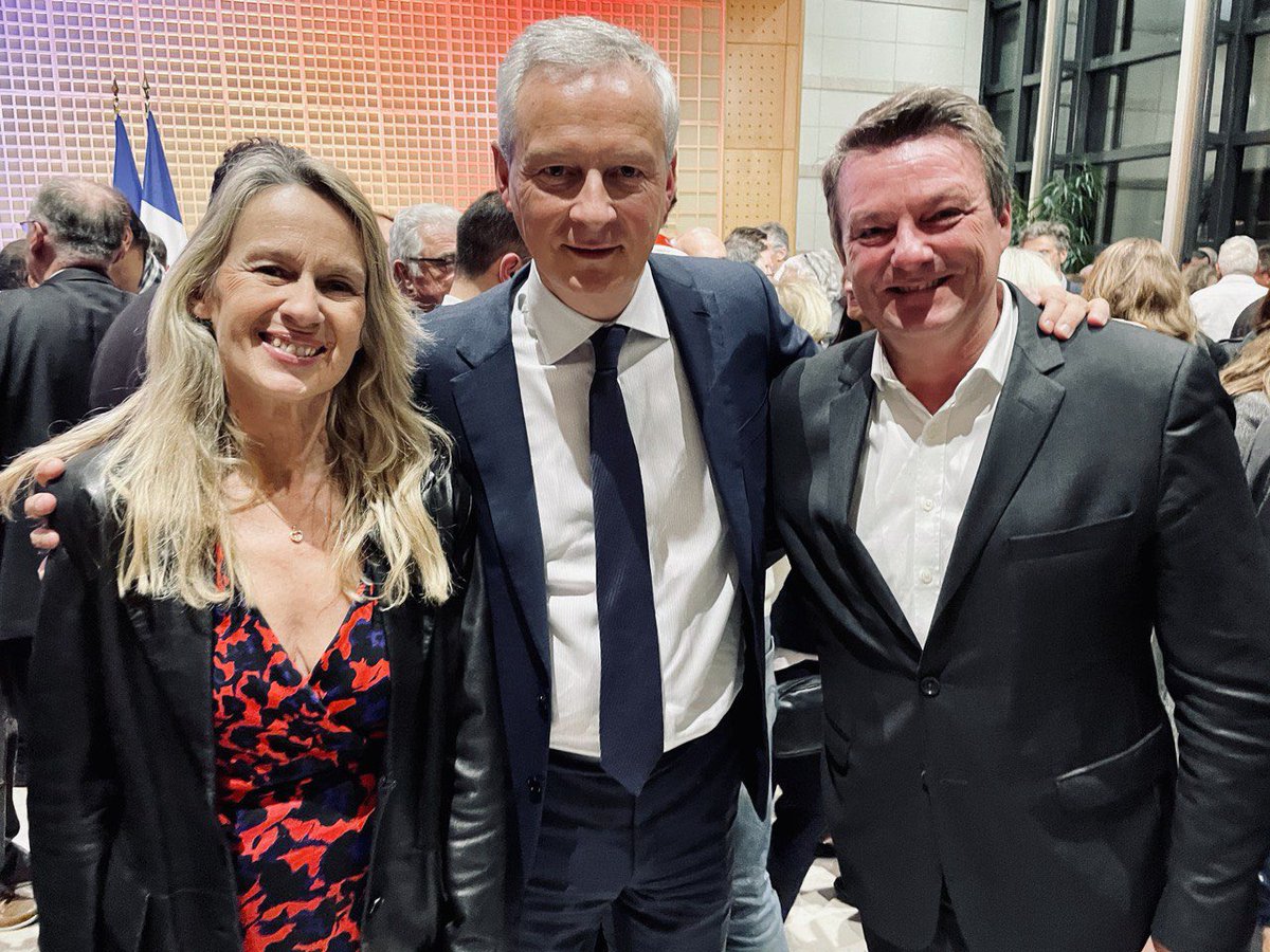Avec <a href="/HautbourgC/">hautbourg christophe</a> à Bercy en réponse à l'invitation de <a href="/BrunoLeMaire/">Bruno Le Maire</a> qui recevait ce soir maires, élus locaux et parlementaires ! #congrèsdesmaires #proximité #HautsdeSeine #Puteaux
