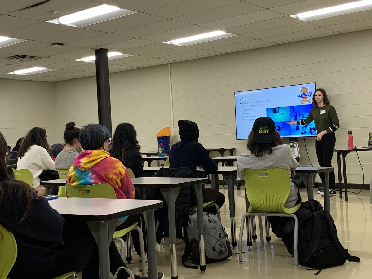 HKellyCG's tweet image. Today we welcomed back 2018 @CLSouthHS grad Audrey Godsell to speak to our Women in STEM club and STEM classes. Audrey shared her incredible career experiences with Boeing and NASA🚀 Thank you Audrey, come back any time! #clsengaged