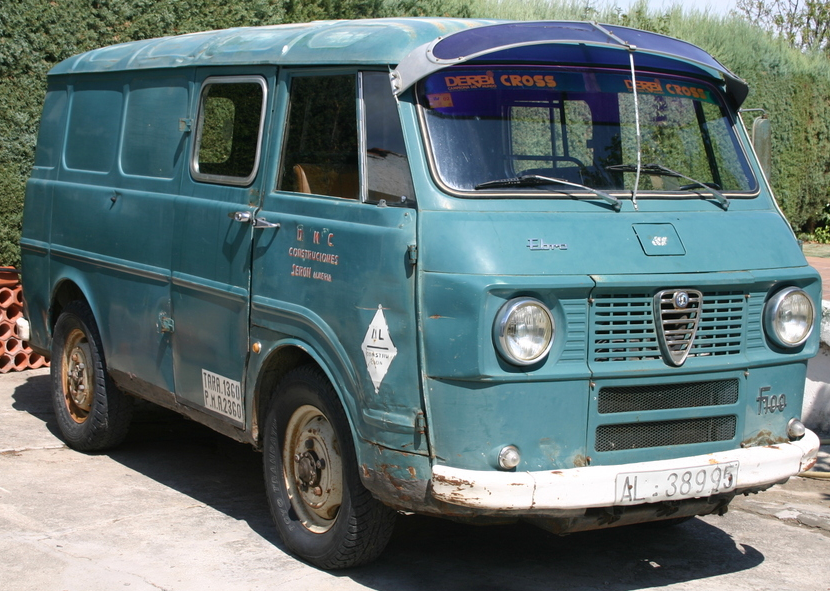 UltimativCars's tweet photo. When in 1967, #Ebro's parent company #MotorIbérica took over #FADISA, which was selling Alfa Romeo-vans like the A12/F12-predecessor Romeo, the A/F12 were offered as Ebro #F100 to be renamed #F108 after the facelift of 1977. https://t.co/MeHUmBeUqb