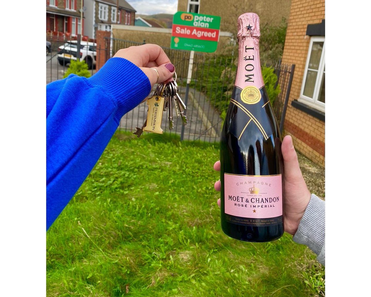 Just over a week since having the keys to our forever home. Still a pinch me moment 🥰🏡❤️✨
