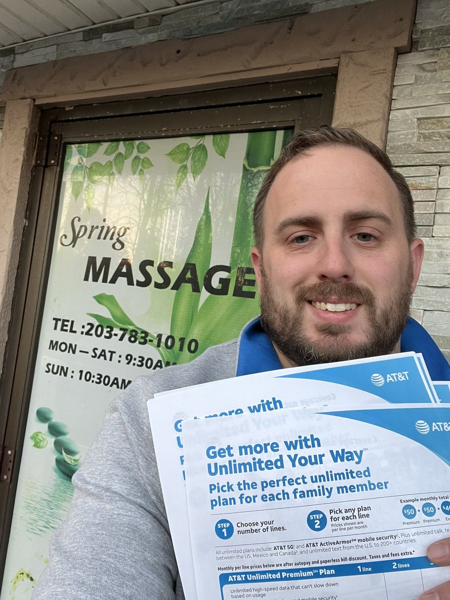 joeyp42's tweet photo. Went out to let some local businesses know about our Black Friday deals! #buy2get1free #OURNE #LifeAtATT @juanct1123 @D_Zargos https://t.co/ZHCyIB6D2e