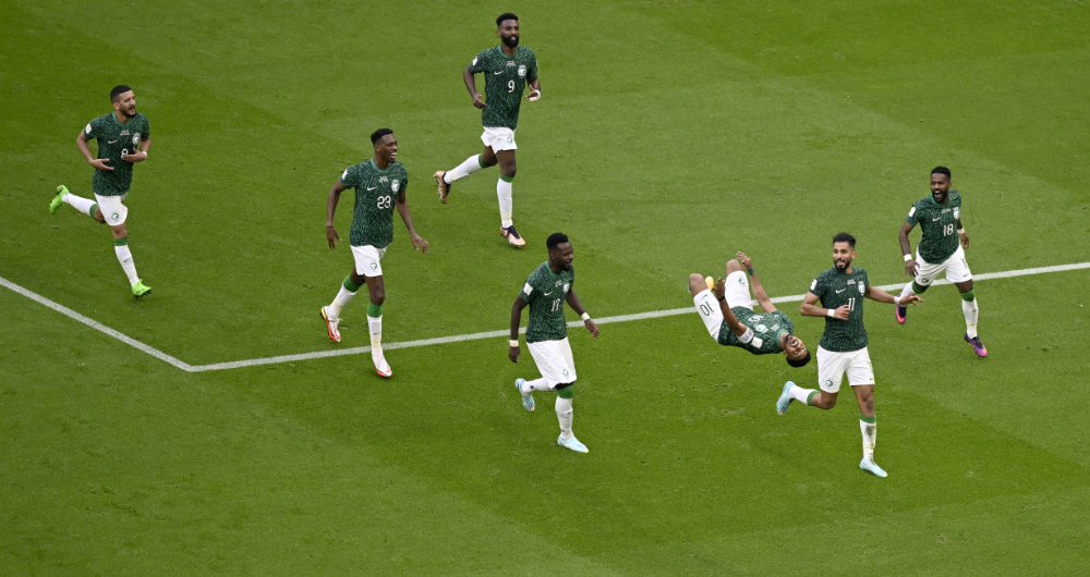 ArabNewsSport's tweet photo. On a memorable day in Qatar, a heroic performance by the @SaudiNT produced the shock of #FIFAWorldCup so far by beating @Argentina, the first Arab nation to do so in #WorldCup. #ARGvKSA #SaudiArabia #Argentina @Saudiff https://t.co/C3pjhQZs44 https://t.co/xrMCIn18aG