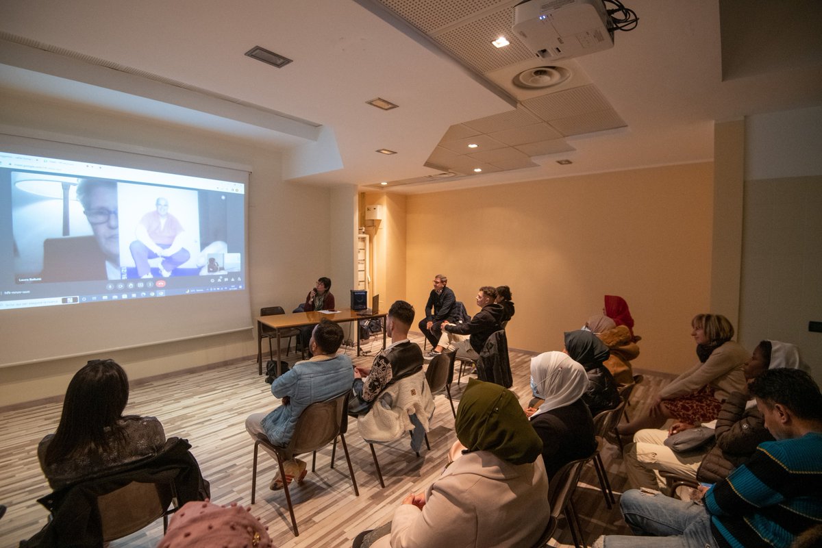 VFornara's tweet photo. Un grido di Pace sale da #Novara ma viene dall'Afghanistan, dalla Siria, dall'Iraq e dal braccio della morte in Florida e ha volti di tanti artigiani di pace, nuovi italiani arrivati con i corridoi umanitari, studenti e una coraggiosa amica Laura Bellotti grazie @santegidionews https://t.co/0voU9FXbJC