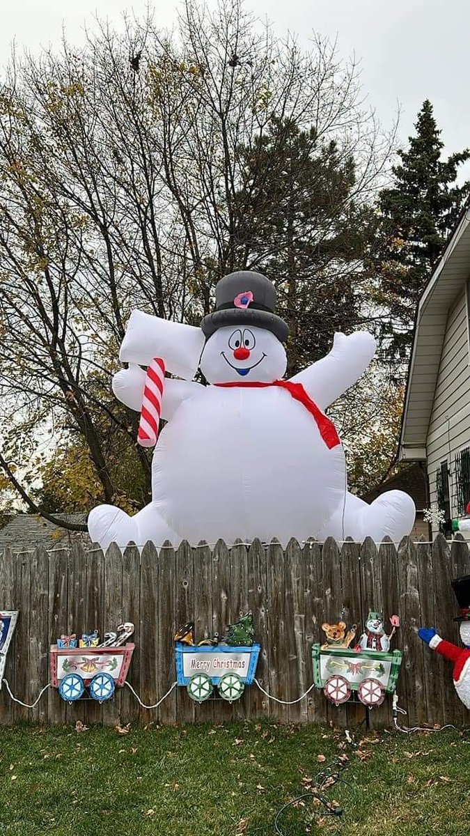 K_The_Trey's tweet photo. I hate my neighbors https://t.co/k7KRlvPAwN