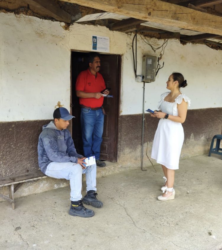 mcmenesess's tweet photo. En nuestro recorrido por el cantón #Calvas, difundimos servicios en la parroquia rural #Utuana
#DefensaConfiable #GarantizatusDerechos https://t.co/f2Mnnqs2Xv