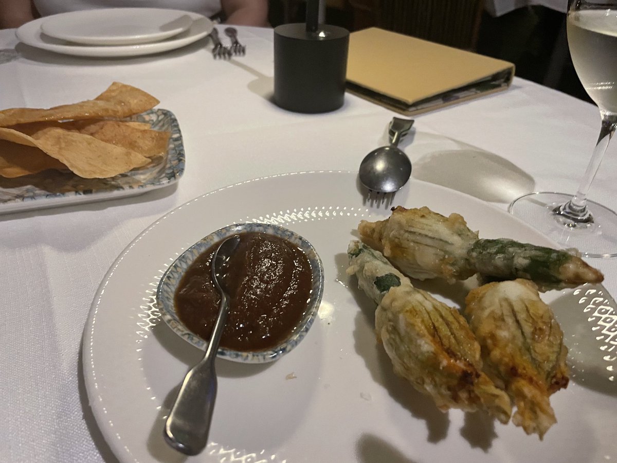 ChefColcombe's tweet image. Dinner last night. Sharing plates. Wagyu beef of the highest order ⁦@LiquidPR⁩ #LiquidBrisbane