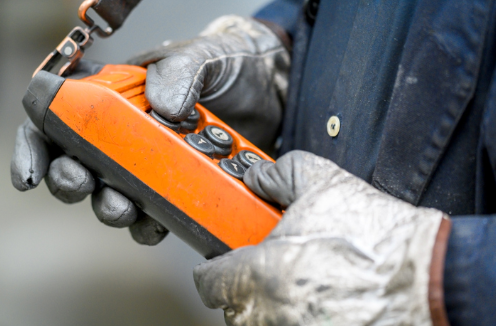 generalcrane's tweet photo. #SafetyTip: Ensure you confirm the load weight for overhead crane operation. Check the capacity of all equipment, including the hardware, rope, and slings. Do not exceed these capacities to avoid any unnecessary troubles.

#GeneralCrane #GeneralCraneAlberta https://t.co/Ey1yR2YLC6