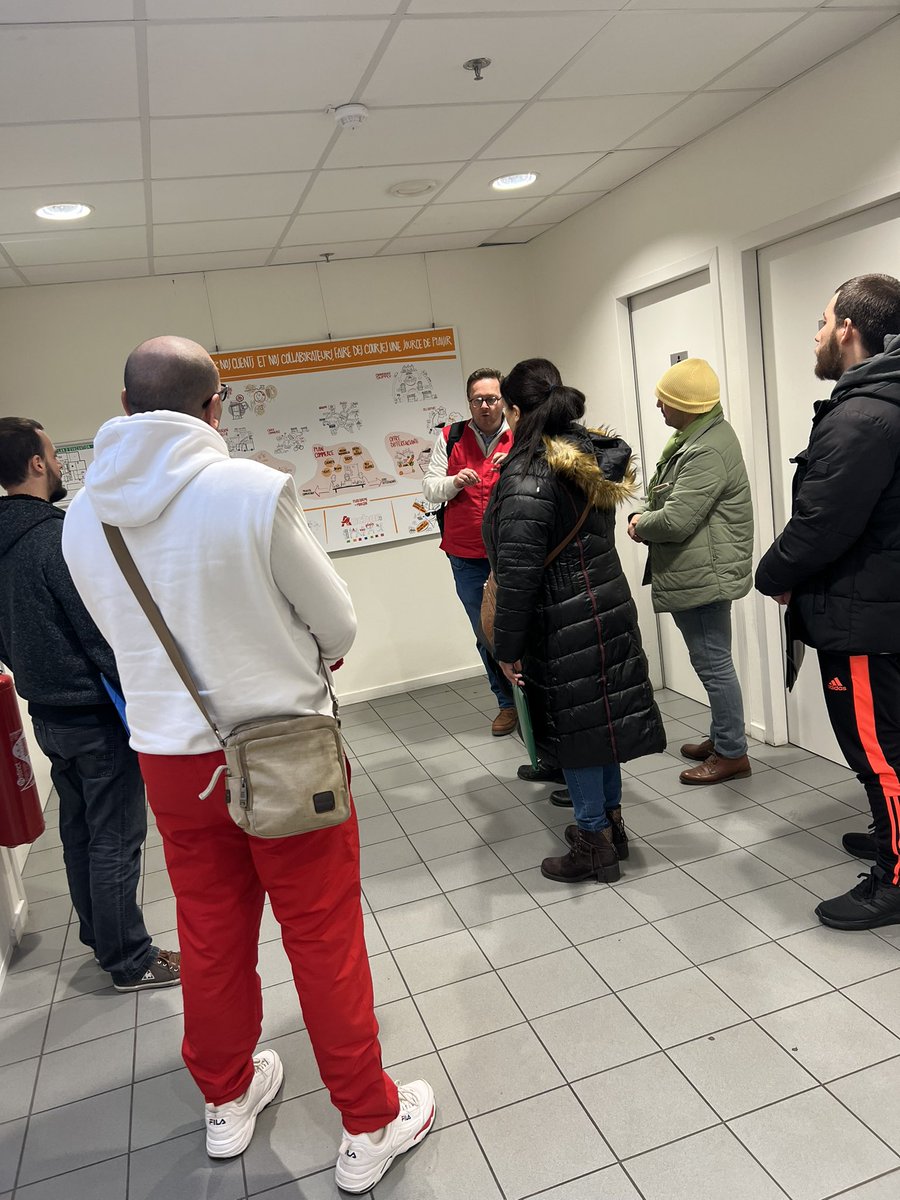#Reussirsansattendre
#Recrutement 
J2️⃣ Visite de l’entreprise <a href="/Auchan/">auchan</a> Louvroil, présentation des différents métiers et entretiens individuels pour 7 demandeurs d’emploi🔝
#TousMobilisés pour favoriser le retour à l’emploi des bénéficiaires du RSA 👊