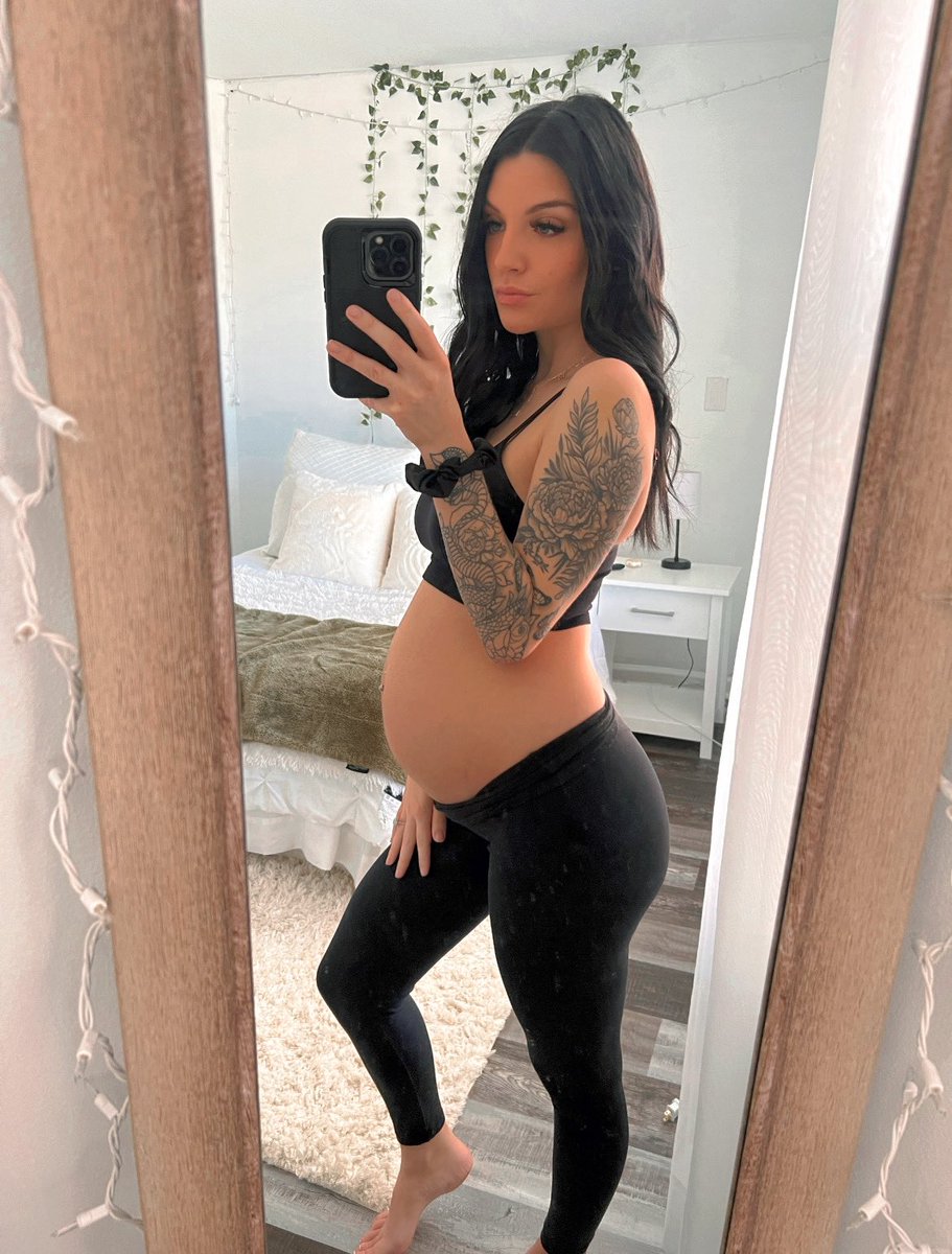 CelinaMaria00's tweet photo. So close to meeting my precious baby https://t.co/nawe27Hb78