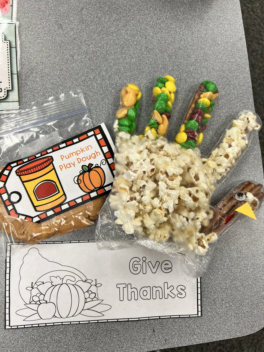 lcollinsSCE's tweet photo. Happy Thanksgiving from our school family to yours! @sanfordcreek #grateful https://t.co/pYK0rMq1bt