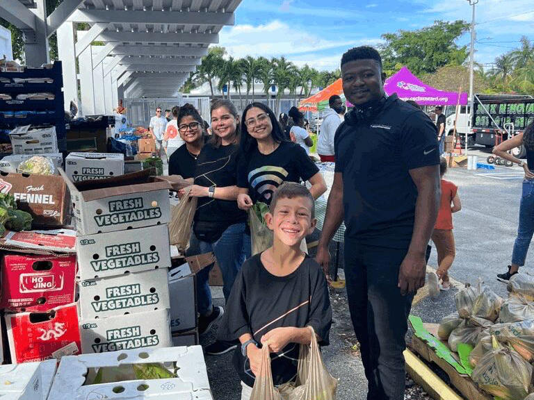 nexa_mobility's tweet photo. We closed our offices this afternoon to volunteer as a team for the @mobilepantry 10th annual Gobble Giveaway. Social Mobile is thrilled to sponsor Thanksgiving meals for 500 families this year.
Happy holidays!
#JustSayNoToHunger #foodrecovery #feedlocal #nokidhungry https://t.co/4h2NObMl4x