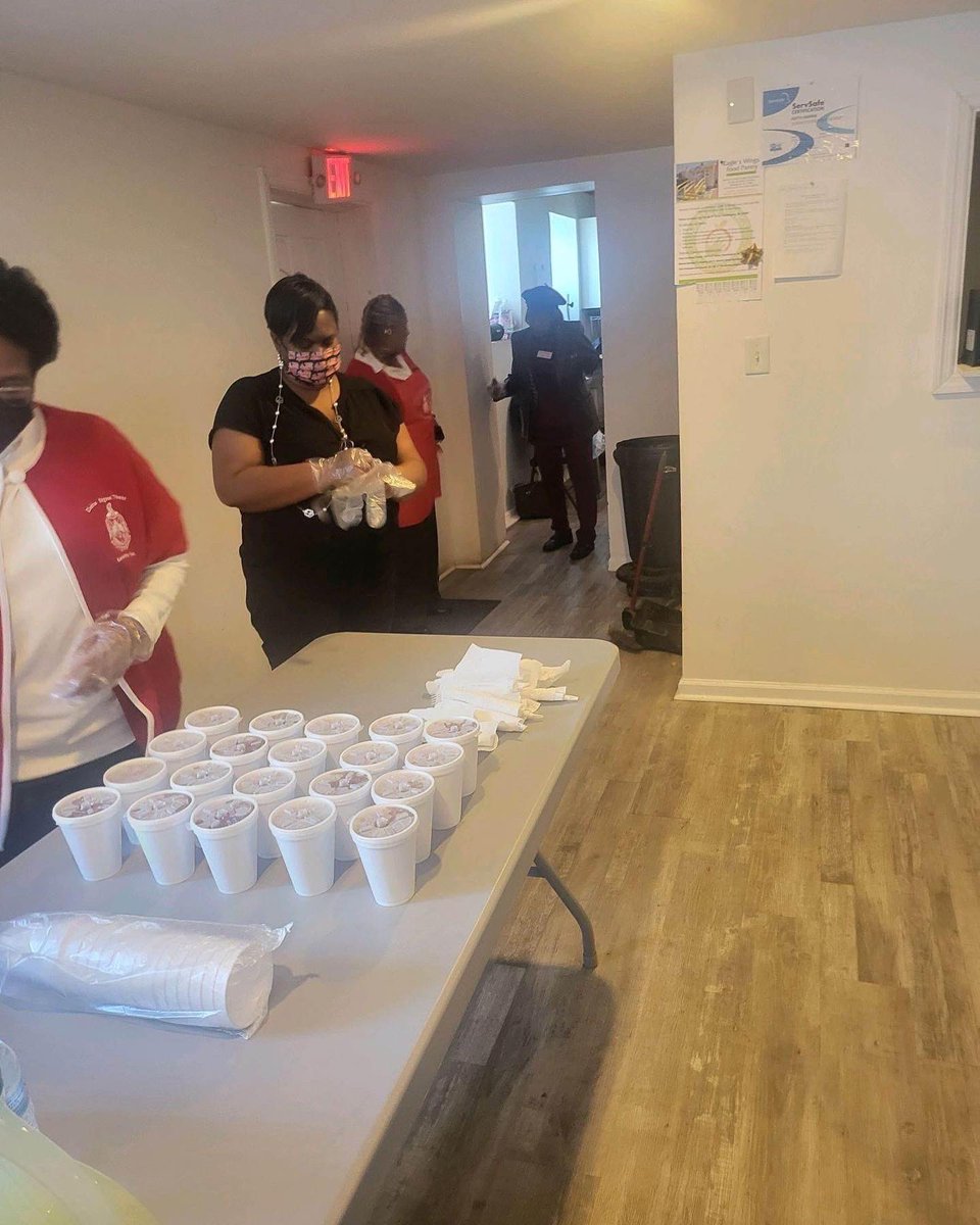AlumnaeChapter's tweet photo. Thank you to the Washington-Plymouth Alumnae Chapter of Delta Sigma Theta Sorority, Inc. for preparing Thanksgiving meals for the community. We served meals in Beaufort, Martin and Washington counties. https://t.co/DmqDO8NEOp