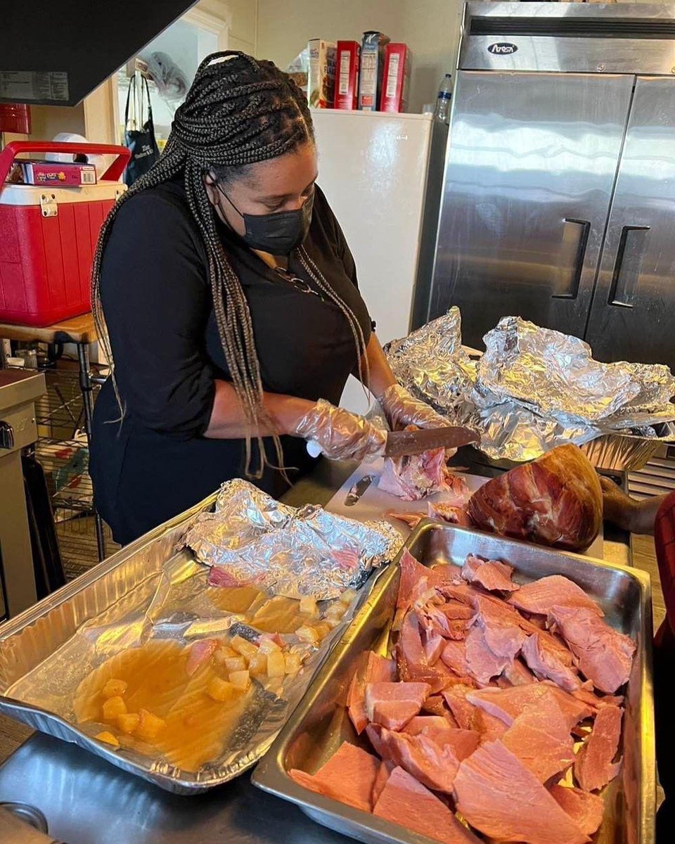 AlumnaeChapter's tweet photo. Thank you to the Washington-Plymouth Alumnae Chapter of Delta Sigma Theta Sorority, Inc. for preparing Thanksgiving meals for the community. We served meals in Beaufort, Martin and Washington counties. https://t.co/DmqDO8NEOp