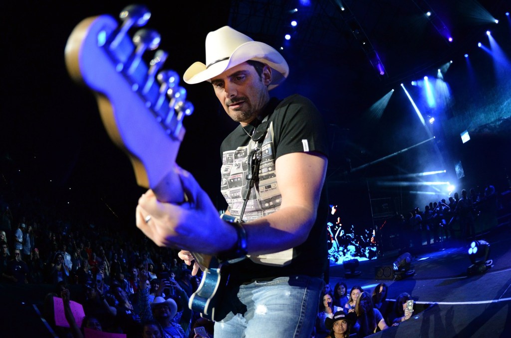 Brad Paisley headlines 40th year of Temecula Valley Balloon & Wine Festival https://t.co/I74yTWQWmy https://t.co/2aMkCxXaAE