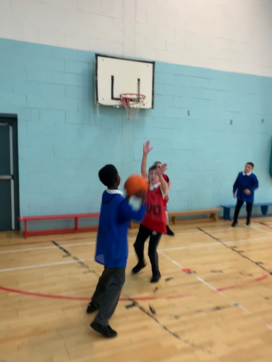 MissKSaracen's tweet photo. Fantastic marking, passing and participation during P.E time. The P5s are learning all about basketball and showing some amazing, natural talent! #signthemup 🏀🏀🏀🏀@saracenprimary @PEPASSGlasgow @glasgowrocksjnr @NBA https://t.co/6Kfz1hWGjn