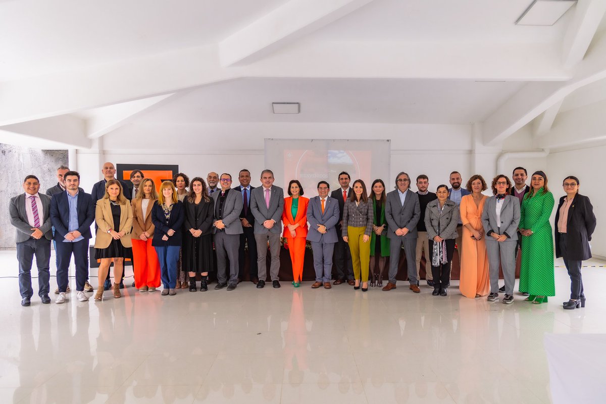 RectorUAX's tweet photo. Con alegría recibimos a 16 integrantes de la delegación “Agencia para la Calidad del Sistema Universitario de Galicia” #ACSUG, la cual estará evaluando algunos de nuestros programas académicos, para acreditarnos con estándares europeos. ¡Bienvenidos!
@AnahuacXalapa
#SomosAnáhuac https://t.co/2d0cSqHJnl