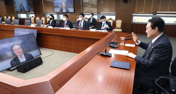 mylifeswitch's tweet photo. 윤석열 대통령, 일론 머스크와 화상 면담 진행…투자 협력 방안 논의 https://t.co/bbd1DPU1Kq