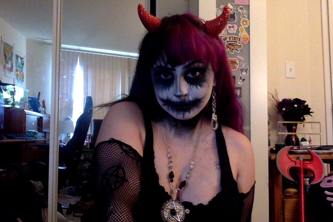 taurusdiet's tweet image. taken by my macbook